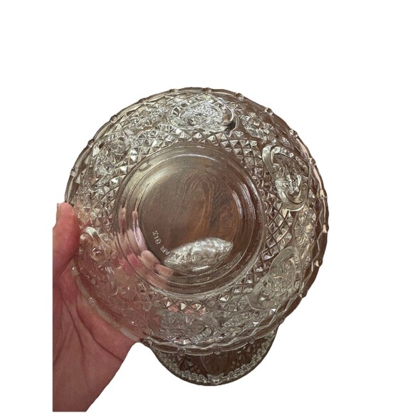 KIG Malaysia Clear Glass Lidded Candy/Nut Bowl With Heart & Fleur-De-Lis Design - Picture 5 of 5